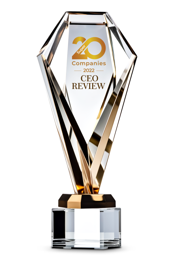 A crystal award recognizes top companies and CEOs from the 2022 CEO Review.